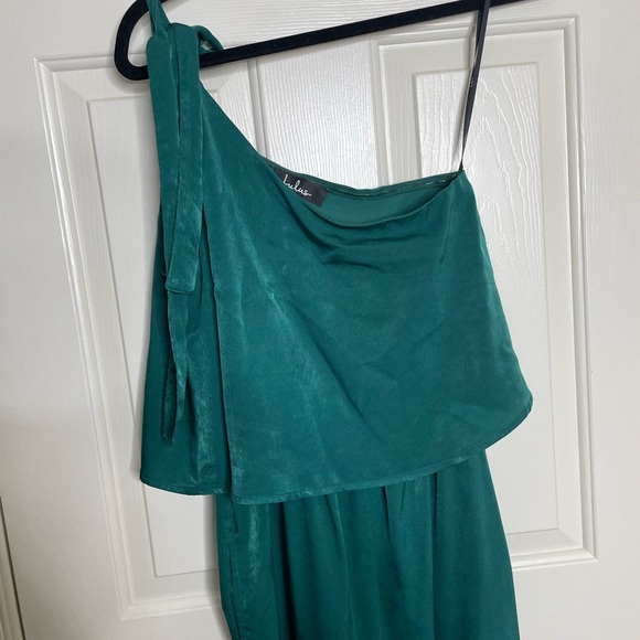 Lulu’s Emerald Green One Shoulder Jumpsuit | XS - Picture 4 of 11